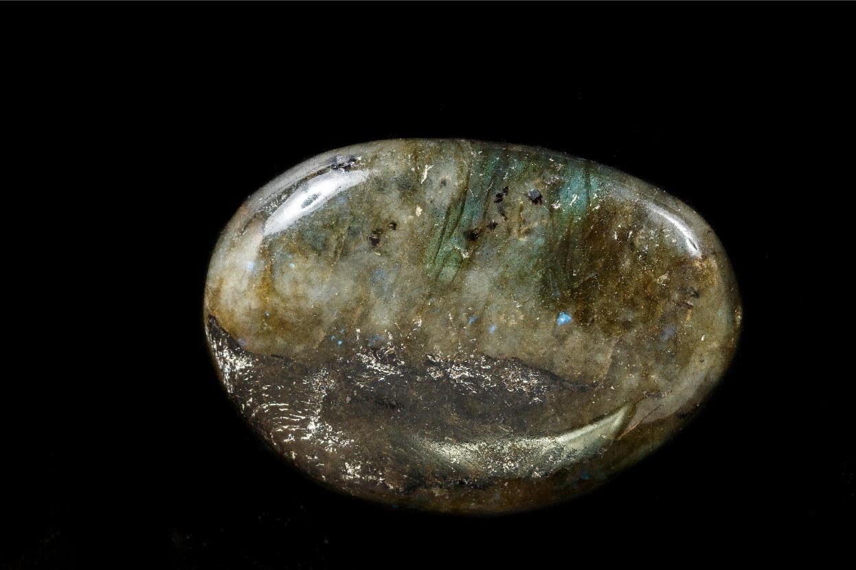 Cat's eye chrysoberyl gemstone